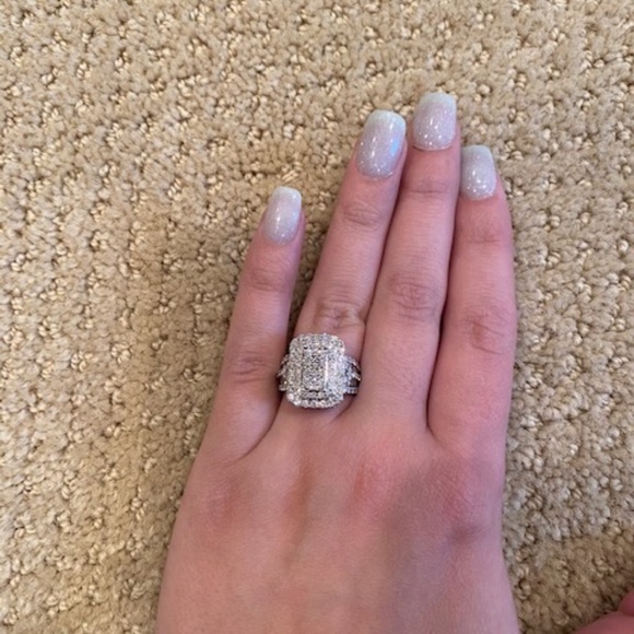 Engagement ring - Picture 4 of 10